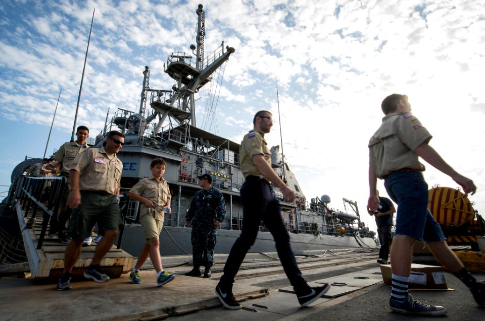 Boy Scouts of America tour aboard USS Sentry (MCM 3) 151205-N-CJ186-063