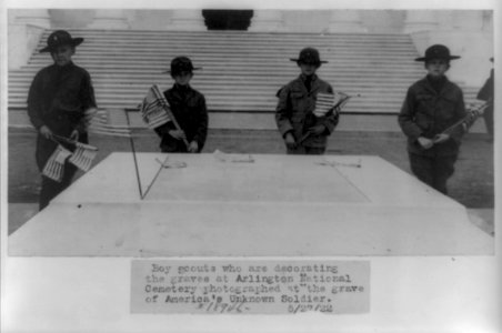 Boy Scouts who are decorating the graves at Arlington National Cemetery, at the grave of the Unknown Soldier LCCN96510599