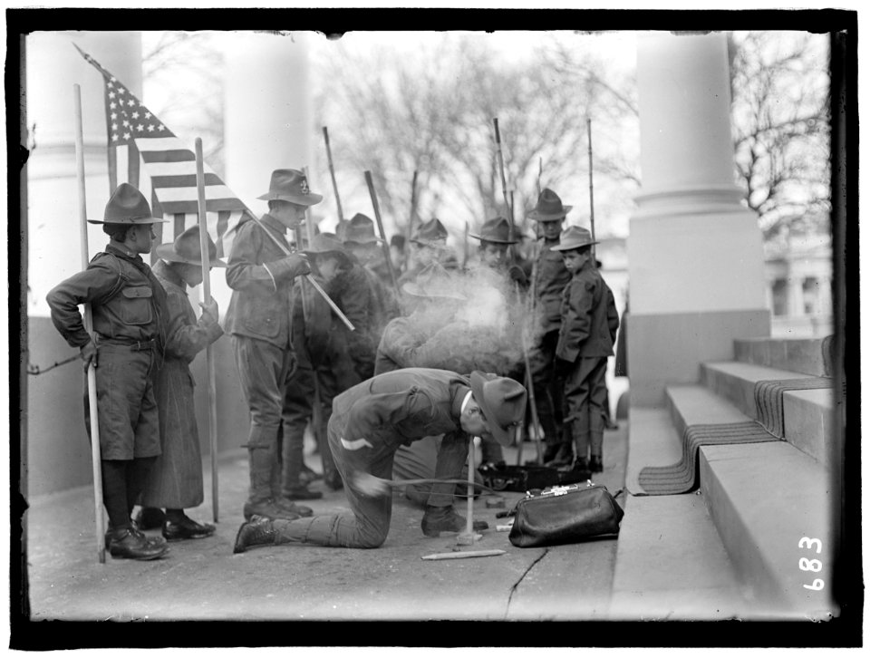 BOY SCOUTS. VISIT OF SIR ROBERT BADEN-POWELL TO D.C. MAKING FIRE LCCN2016863513