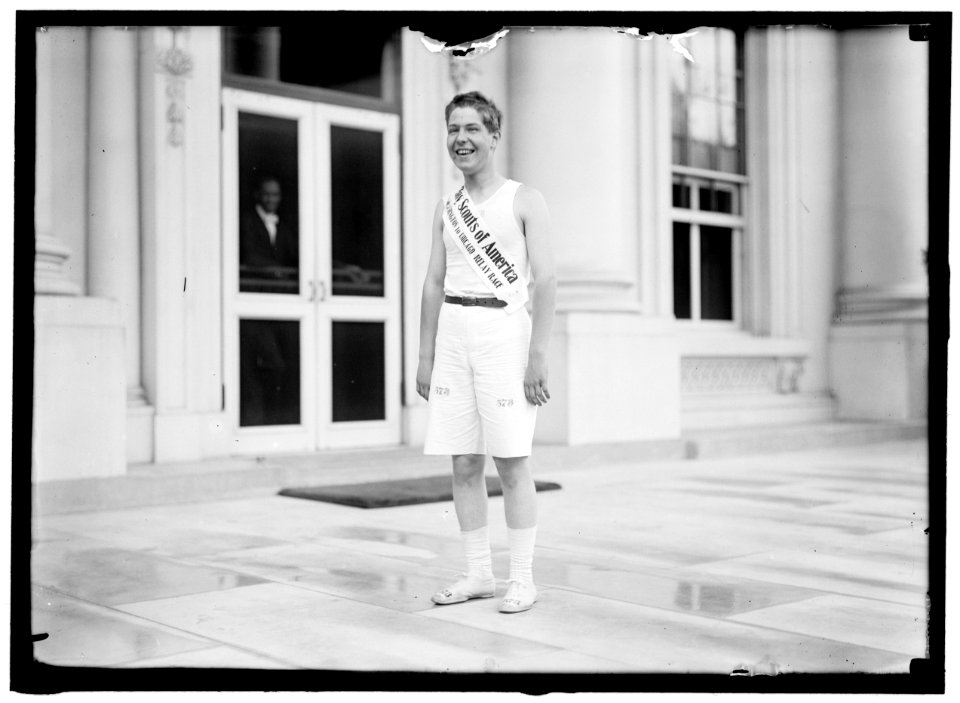 BOY SCOUTS. RELAY RACE STARTING AT WHITE HOUSE. FRED REED LCCN2016864711