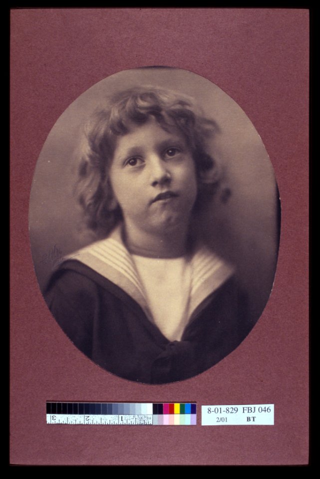 Boy wearing a middy blouse, facing front, head-and-shoulders portrait LCCN2004676209