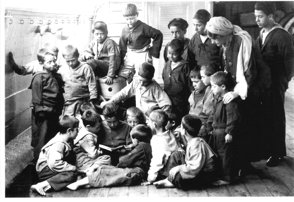 Boys of kindergarten ship Caracciolo - Reading