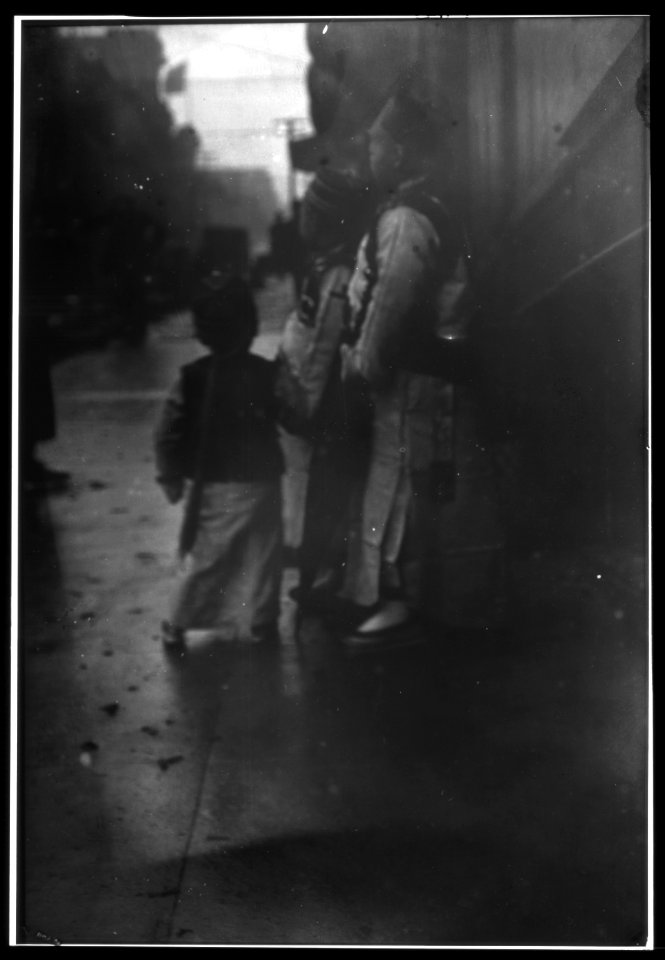 Boys on the sidewalk, Chinatown, San Francisco LOC agc.7a55018