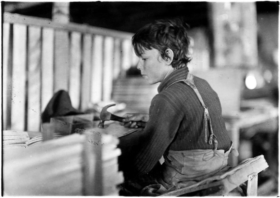 Boys making melon baskets. A basket factory. Evansville, Ind. - NARA - 523098