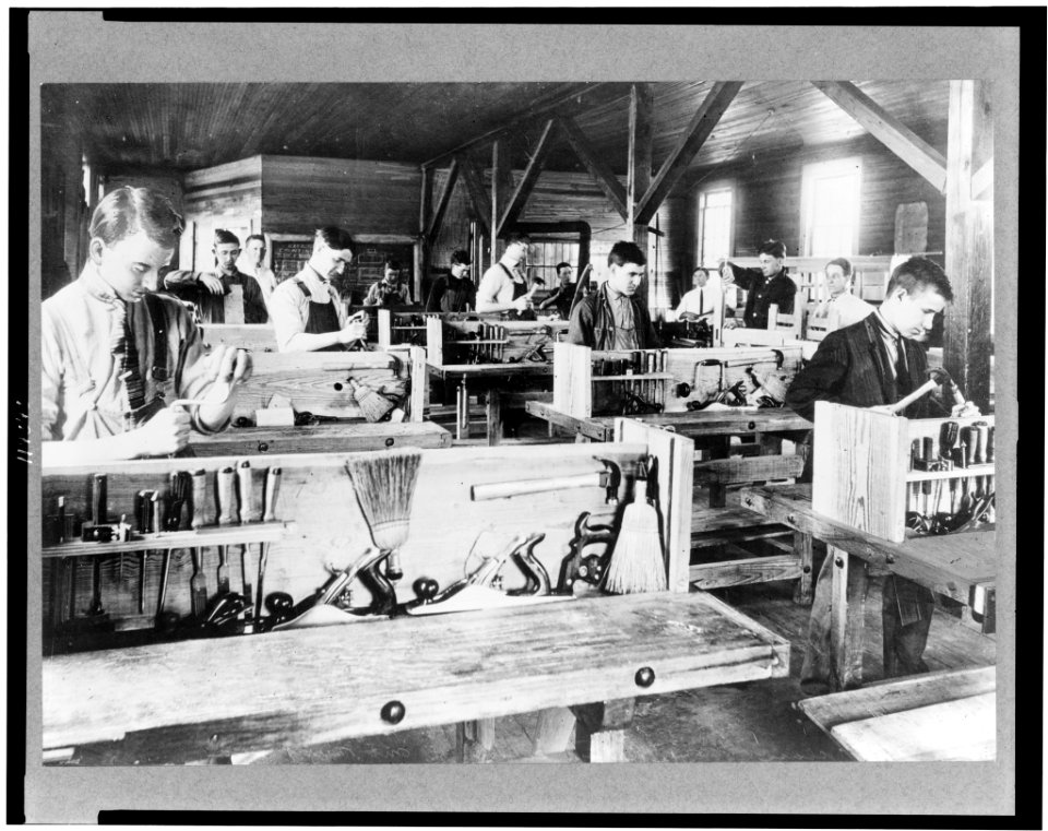 Boys working in carpenter shop, at the Berry School, Mount Berry, Georgia LCCN95512711