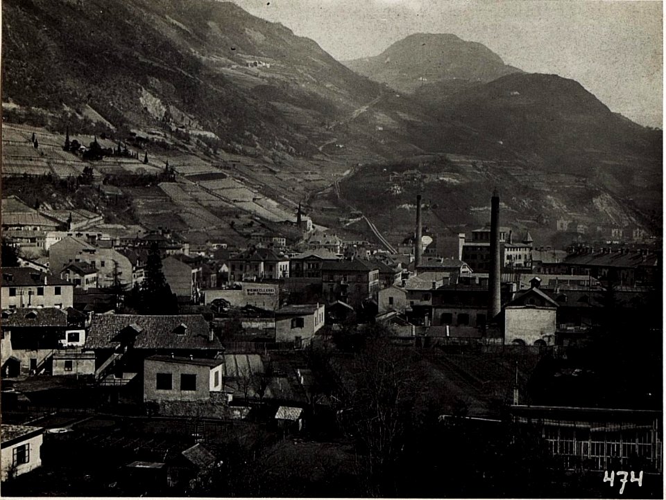 Bozen, Blick vom Landesverteidigungskommando auf Rosengarten und Ritten, Blick weiter nach links. (BildID 15580154)