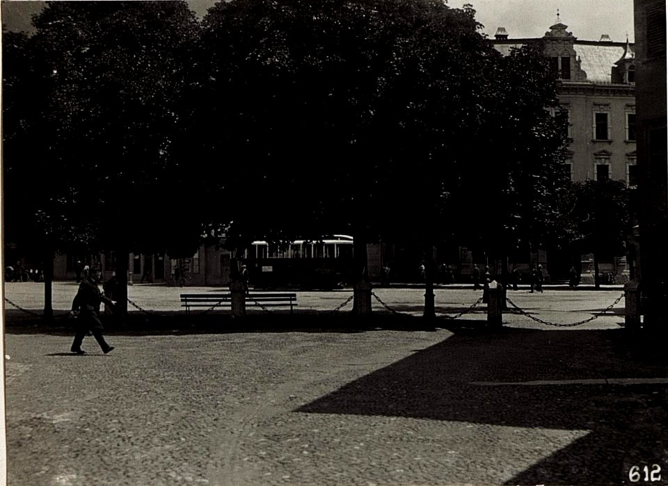 Bozen, Standort des Landesverteidigungskommandanten von Roth vom 12.3. - Mitte Juli 1916, Walterplatz. (BildID 15580098)
