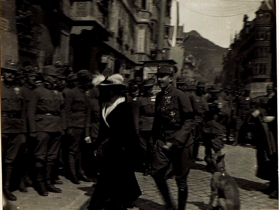 Bozen, das Kaiserpaar begibt sich zur Ausstellung der Tiroler Kaiserjäger. (BildID 15583913)