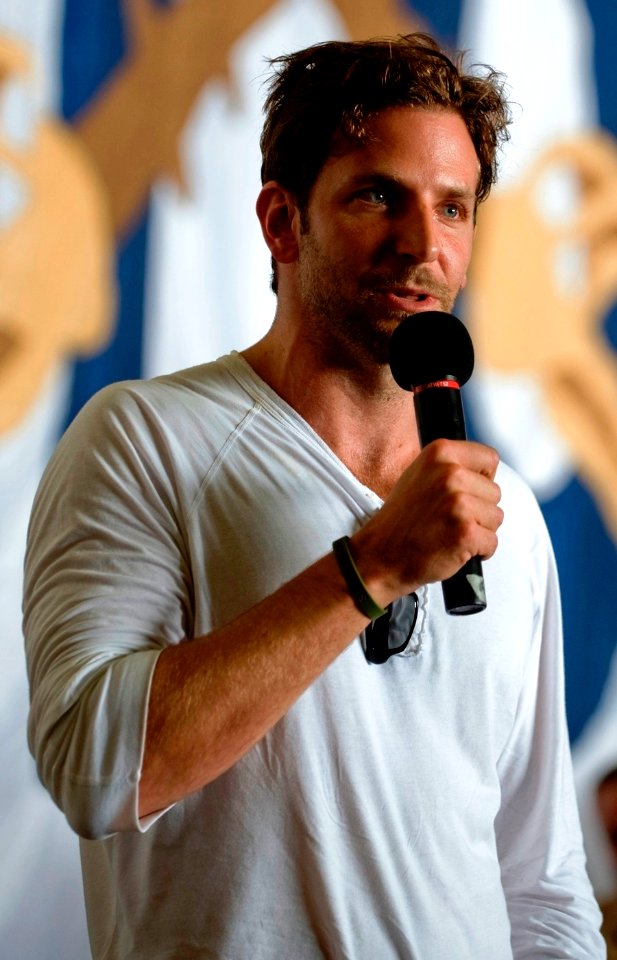 Bradley Cooper, July 2009 (cropped 2)