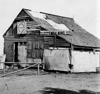 Brady, Mathew B. - Einbalsamierungsgebäude in der Nähe von Fredricksburg VA. (Zeno Fotografie)