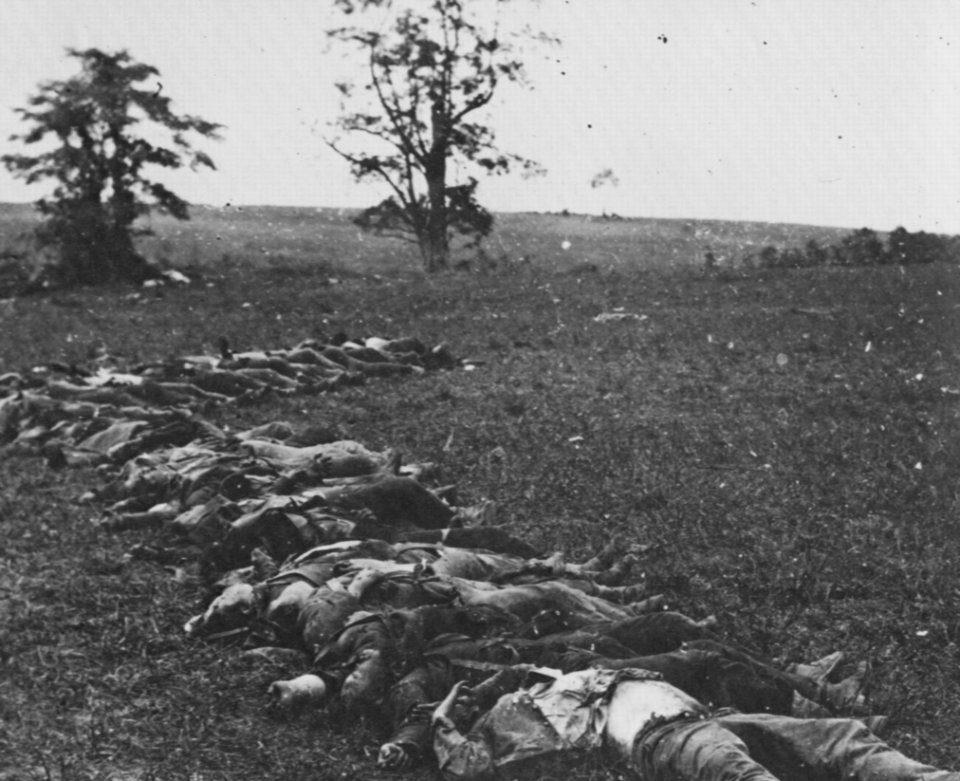 Brady, Mathew B. - Aufgebart für das Begräbnis bei Antietam (Zeno Fotografie)