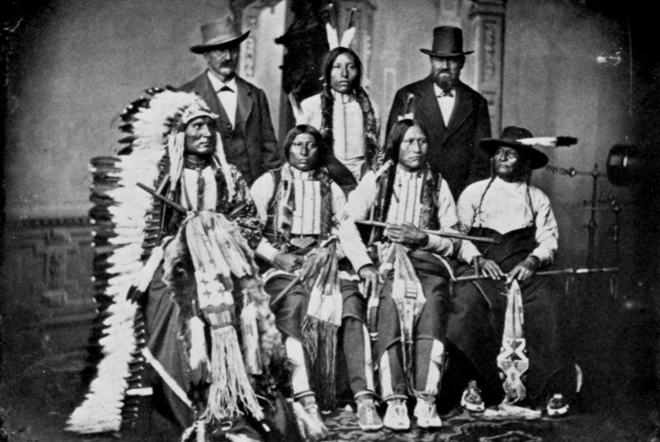 Brady, Mathew B. - Häuptlinge des Sioux Indianerstammes – Gefleckter Schwanz (Zeno Fotografie)