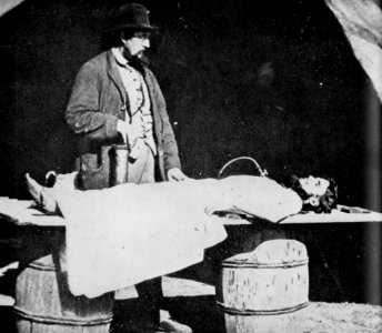 Brady, Mathew B. - Einbalsamierer bei der Arbeit (Zeno Fotografie)
