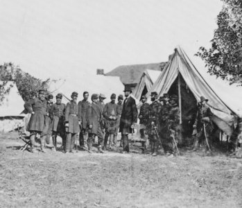 Brady, Mathew B. - Lincoln und McClellan auf dem Schlachtfeld von Antietam (Zeno Fotografie)