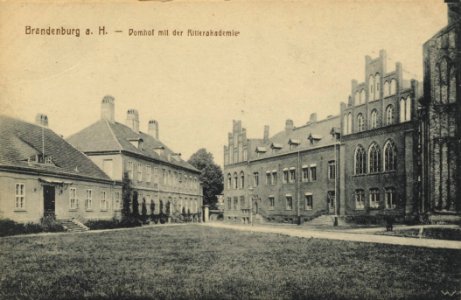 Brandenburg (Havel), Brandenburg - Domhof mit der Ritterakademie (Zeno Ansichtskarten)