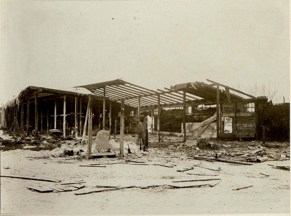 Brandruine einer Pferdestallung beim 9.Korpskommando, 28.1.1917 (BildID 15543171)