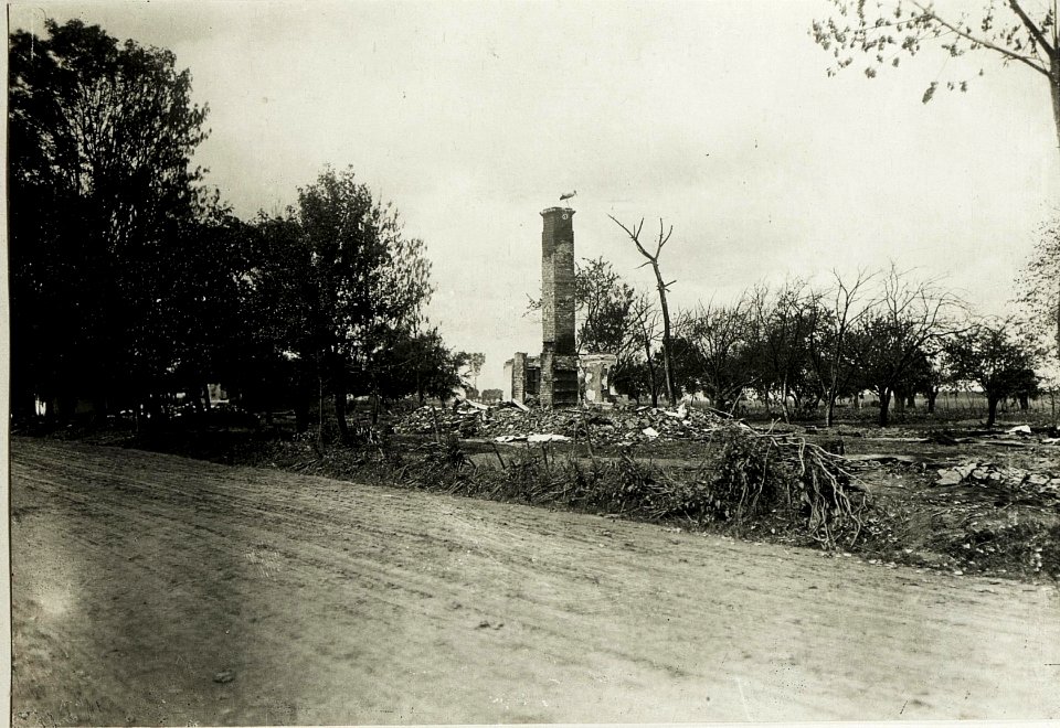 Brandruinen an der Strasse Stryj-Zydaczow. (BildID 15431555)