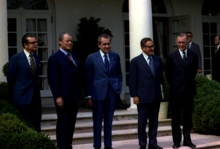 Brandt and Nixon with diplomats 1973