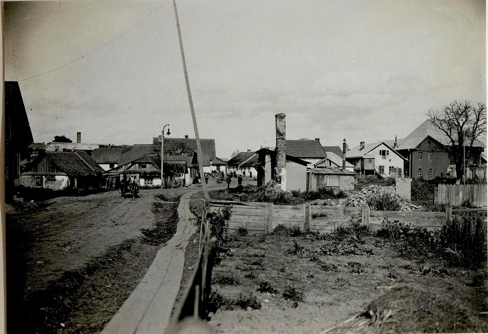 Brandruinen in Chodoriw, 29.9.1916 (BildID 15548774)