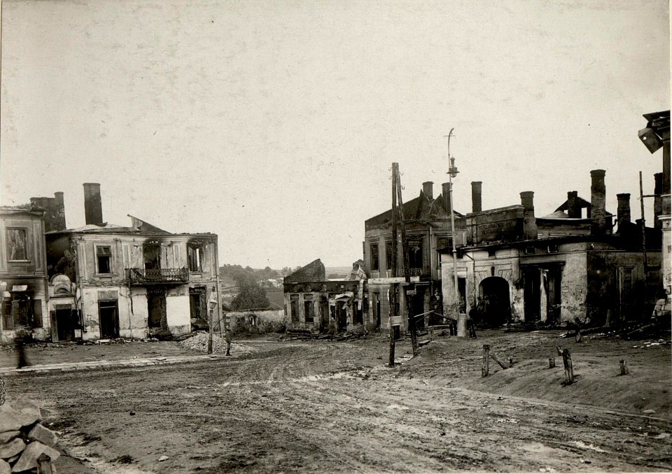 Brandruinen in Podhajce 1917. (BildID 15532759)