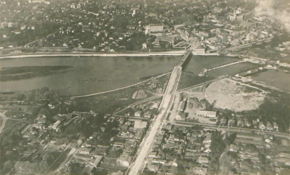 Brantford Ontario from the Air (HS85-10-36573)