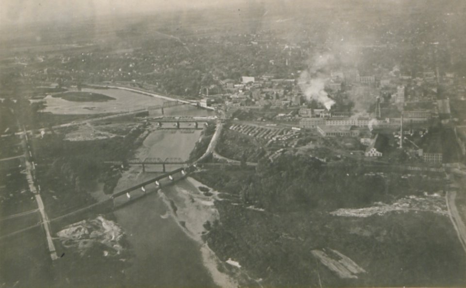 Brantford Ontario from the Air (HS85-10-36575)