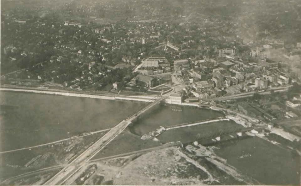 Brantford Ontario from the Air (HS85-10-36577)