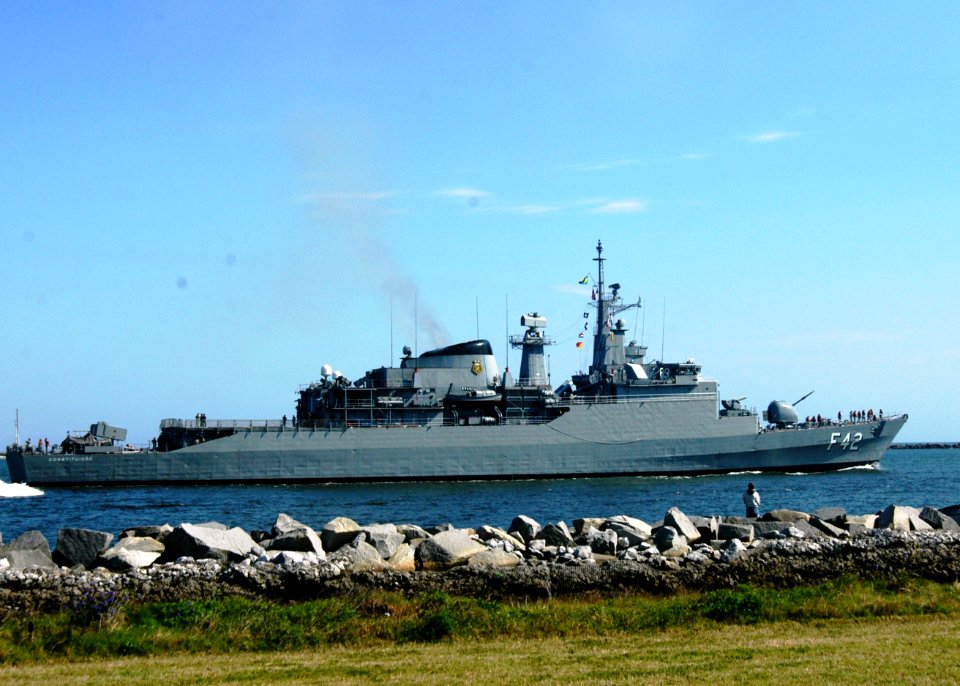 Brasil ship BNS Constituicao (F 42)