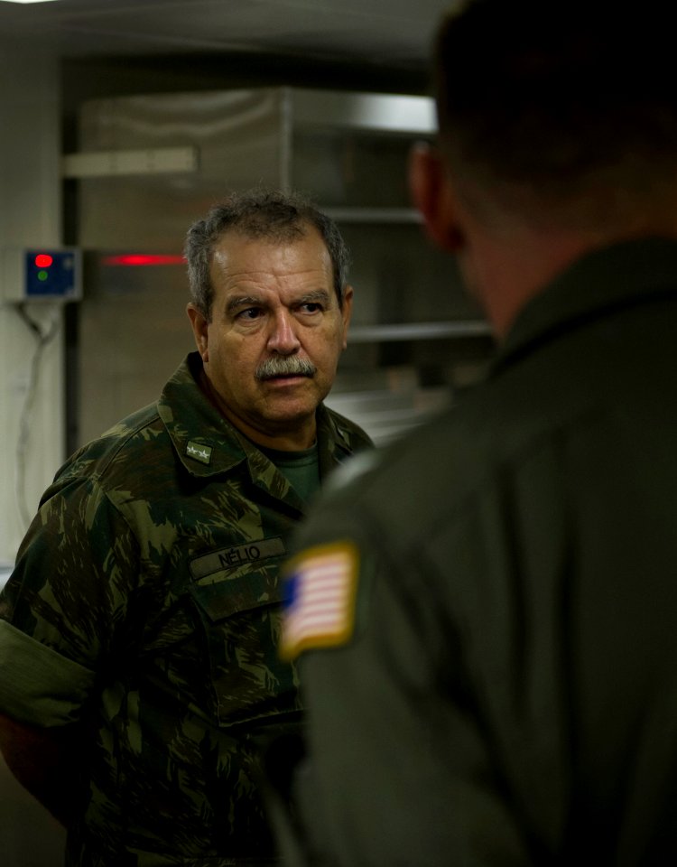 Brazilian VIPs tour USS America 140804-N-LD343-007
