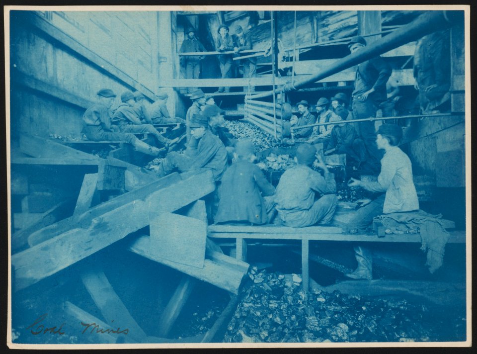 Breaker boys in Kohinor mine, Shenandoah City, Pa. LCCN93500119