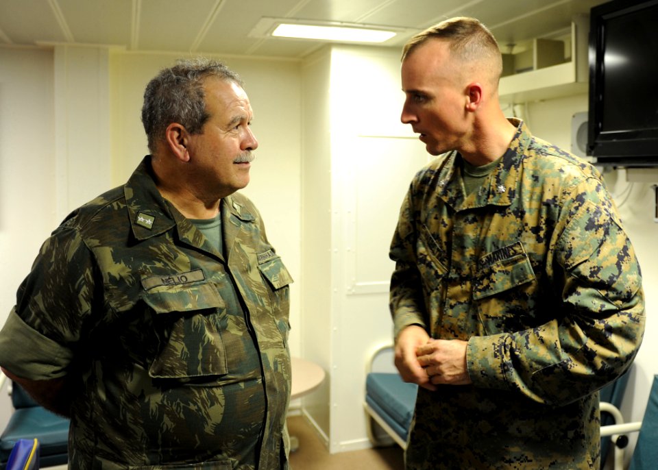 Brazilian VIPs tour USS America 140804-N-CC789-096