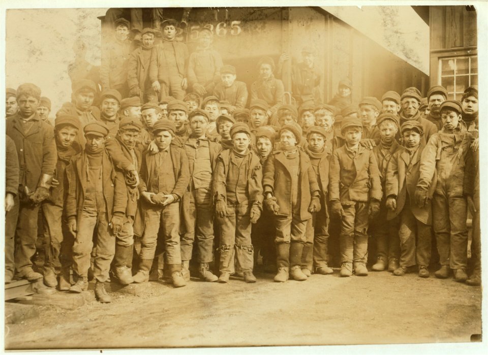 Breaker boys working in Ewen Breaker of Pennsylvania Coal Co. For some of their names see labels 1927 to 1930. LOC nclc.01129