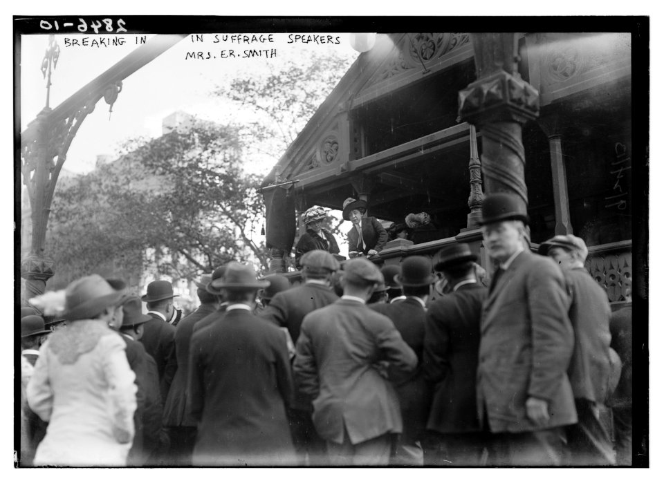 Breaking in suffrage speakers - Mrs. E.R. Smith LCCN2014694400
