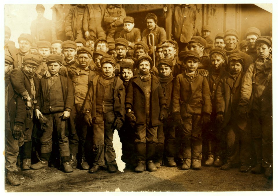 Breaker boys working in Ewen Breaker of Pennsylvania Coal Co. For some of their names see labels 1927 to 1930. LOC nclc.01128