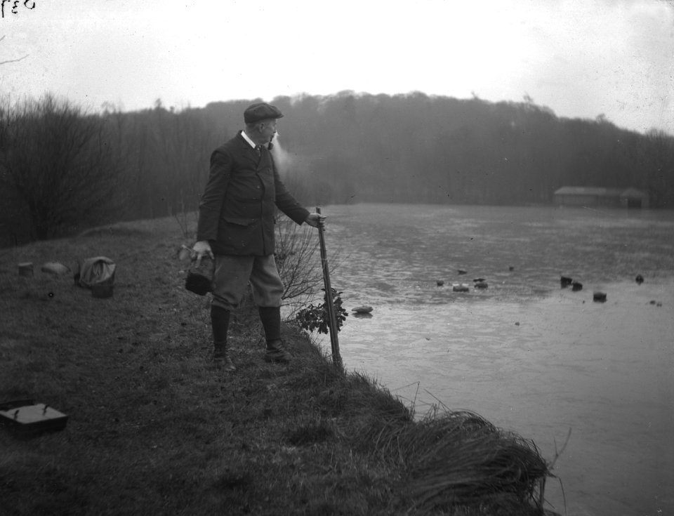 Break ice before fishing YORYM-S653
