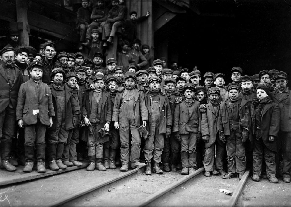 Breaker boys working in Ewen Breaker. S. Pittston, Pa. - NARA - 523381