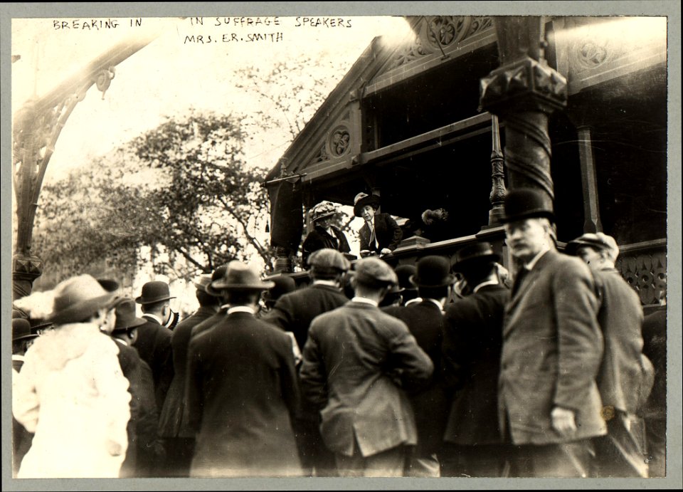 Breaking in suffrage speakers - Mrs. E.R. Smith LCCN97510684
