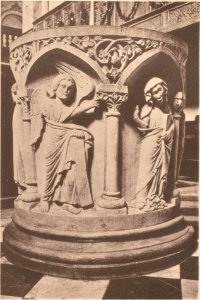 Brechten Johann Baptistkirche Innenansicht mit romanischen Taufstein (andere Seite) um 1890