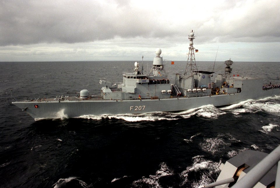 Bremen (F 207) during Ocean Safari 85