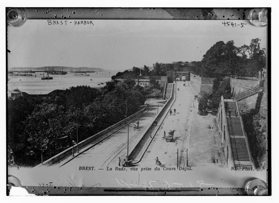Brest - Harbor LCCN2014706693
