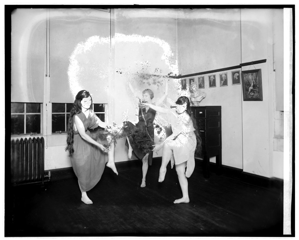 Brewer, Taylor, Gram dancing, Wilson Normal, (Washington, D.C.) LCCN2016851346