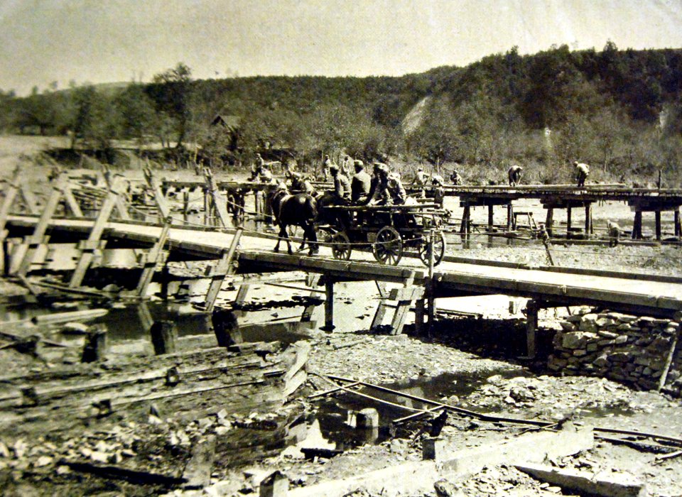 Bridge construction, Austro-Hungarian troops at war, 1916, WWI (32651870624)