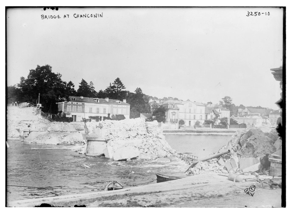 Bridge at Chanconin (i.e., Chauconin-Neufmontiers) LCCN2014697655