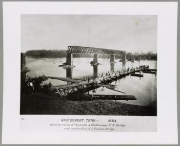 Bridgeport, Tenn. (i.e. Alabama), 1864, showing ruins of Nashville & Chattanooga R.R. bridge and construction of a pontoon bridge LCCN2012649991