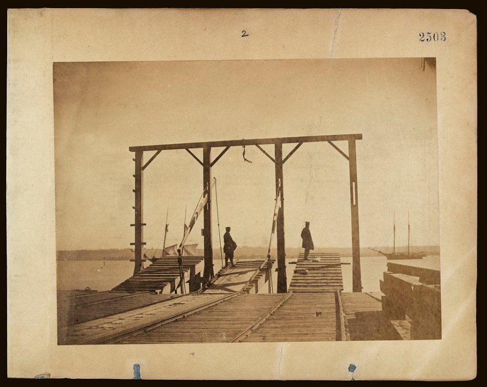 Bridges by means of which cars are loaded upon or unloaded from arks or barges LCCN2005696794