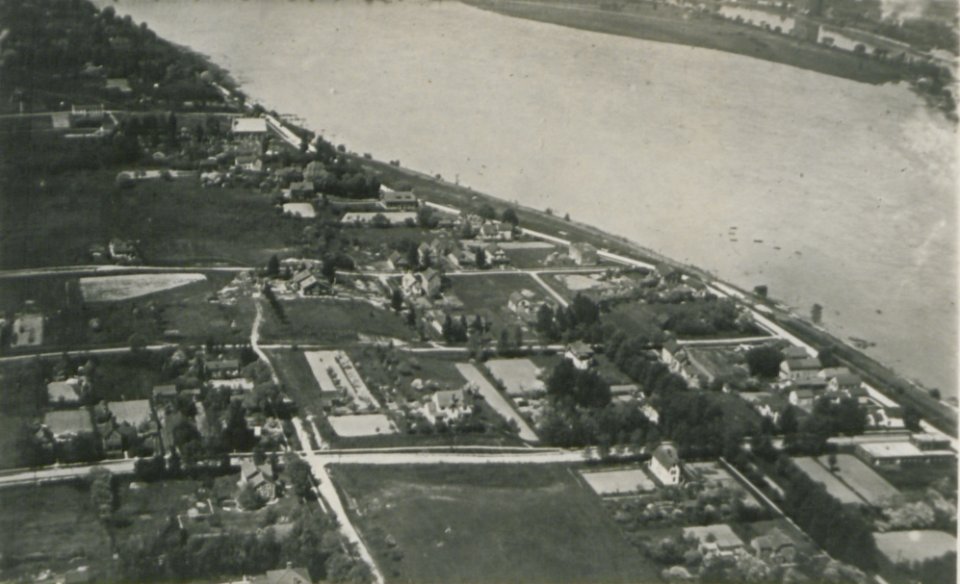 Bridgeburg Ontario from the Air (HS85-10-37529)
