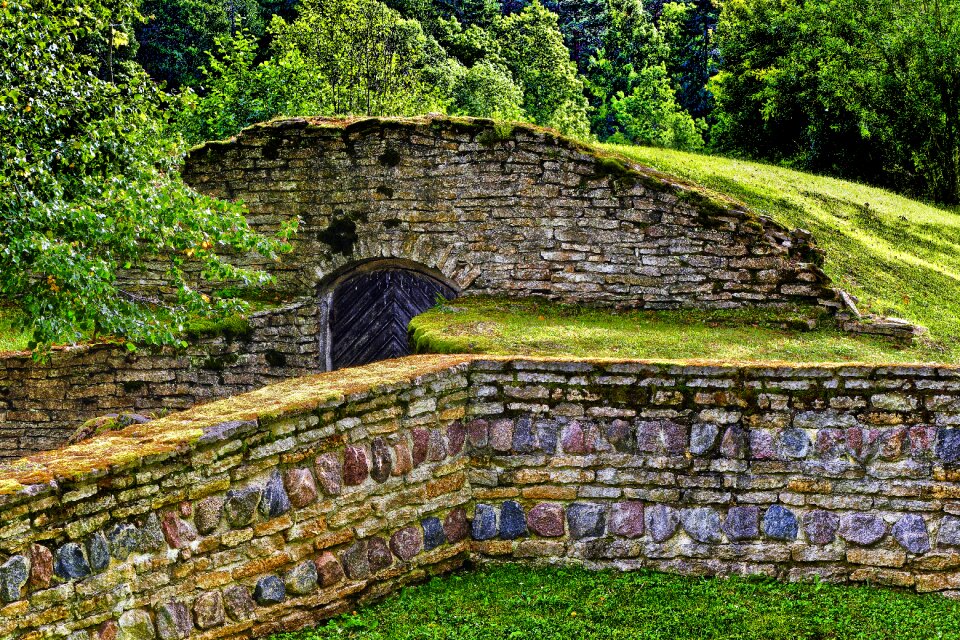 Stone wall masonry stones