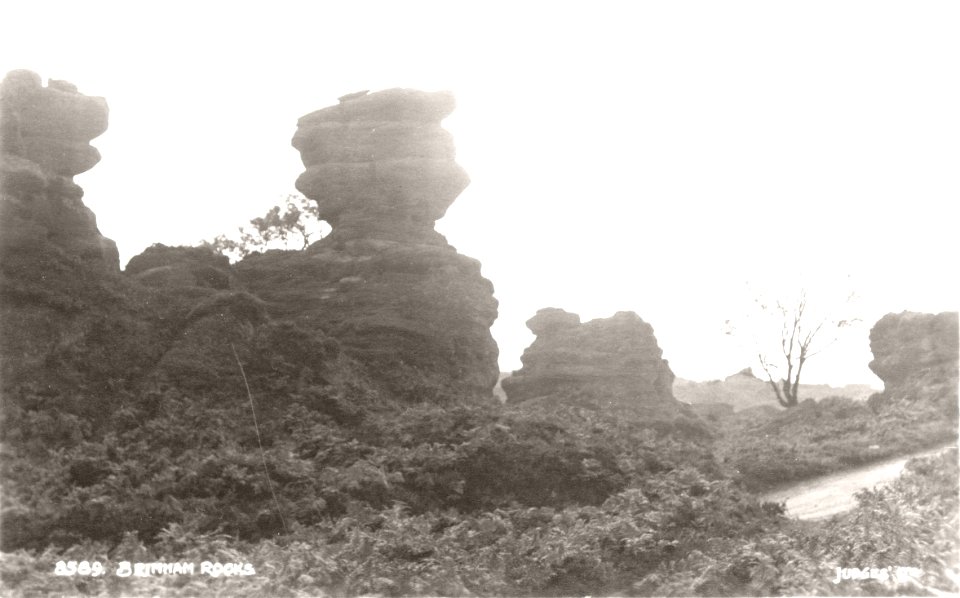 Brimham Rocks - vintage postcard (10) 001