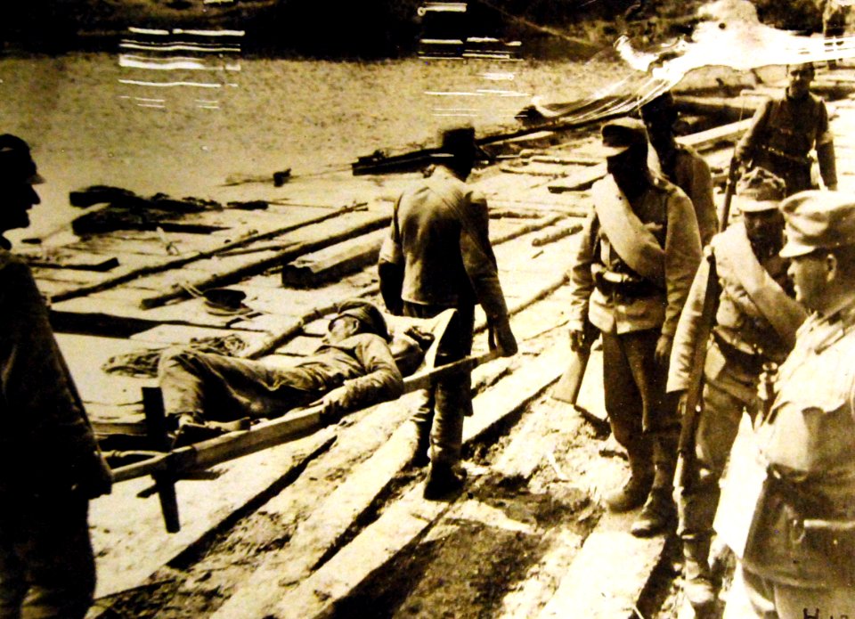 Bringing home Russian wounded, December 1, 1915, WWI (31096446325)