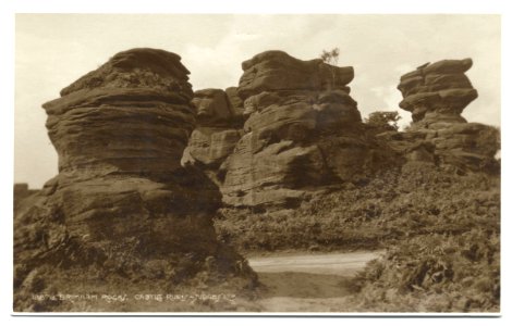 Brimham Rocks - vintage postcard (20) 001